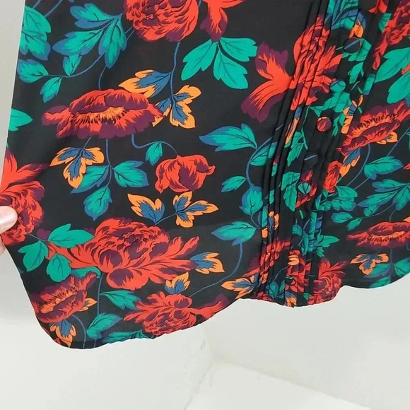 {Torrid} NWT Georgette Pintuck Button-Front Blouse (Size 2) - Picture 10 of 13